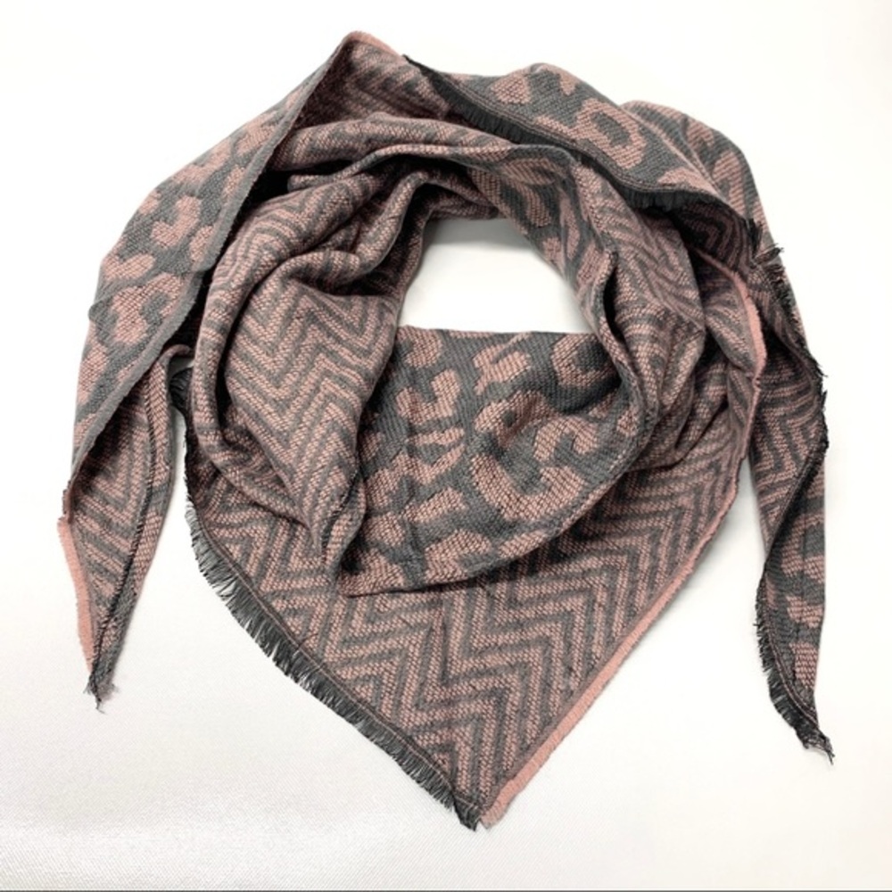 Reversible Triangle Scarf Leopard Print Pink NEW
